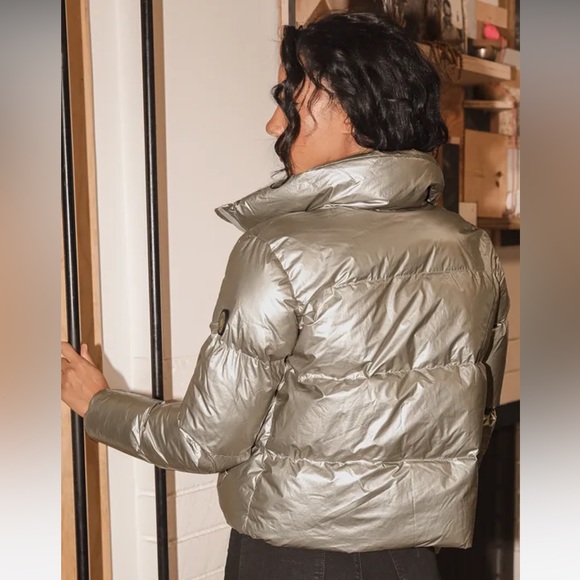 NWOT Noize Gold Metallic Quilted Cropped Puffer Jacket - Picture 4 of 16